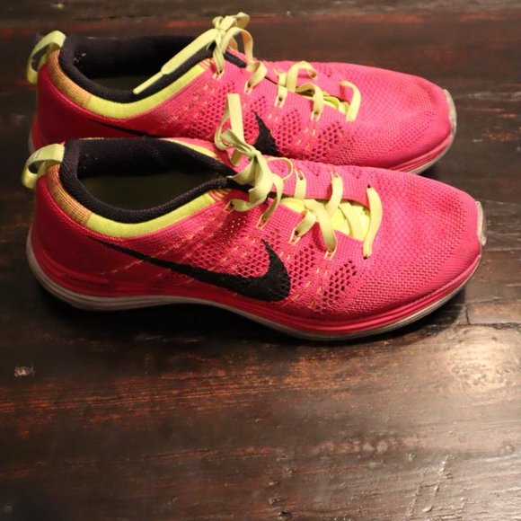 Nike shoes - Picture 1 of 4